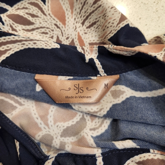 🍉 SJS Navy Pink Floral Top - Picture 3 of 3